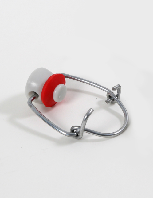 Bügelverschluss mit Kunststoffknopf